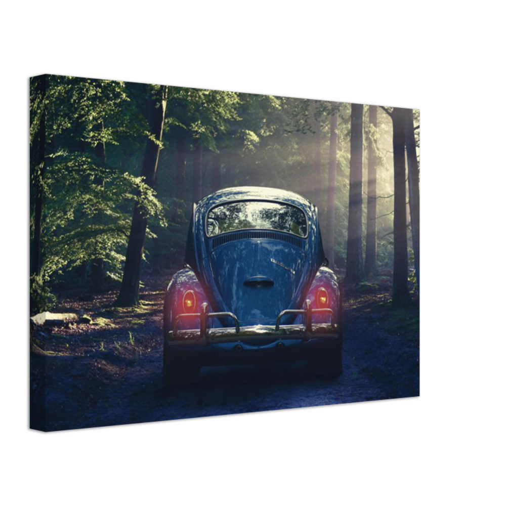 Toile Volkswagen Coccinelle dans la forêt