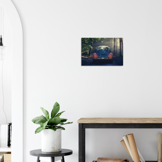 Toile Volkswagen Coccinelle dans la forêt